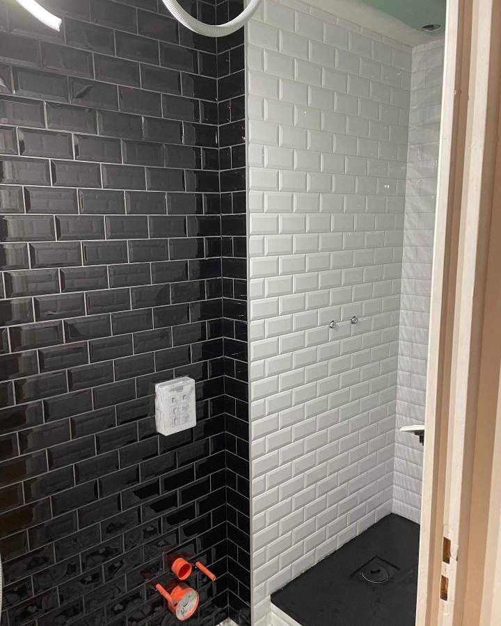 Carrelage d'un espace douche Pont-du-Château