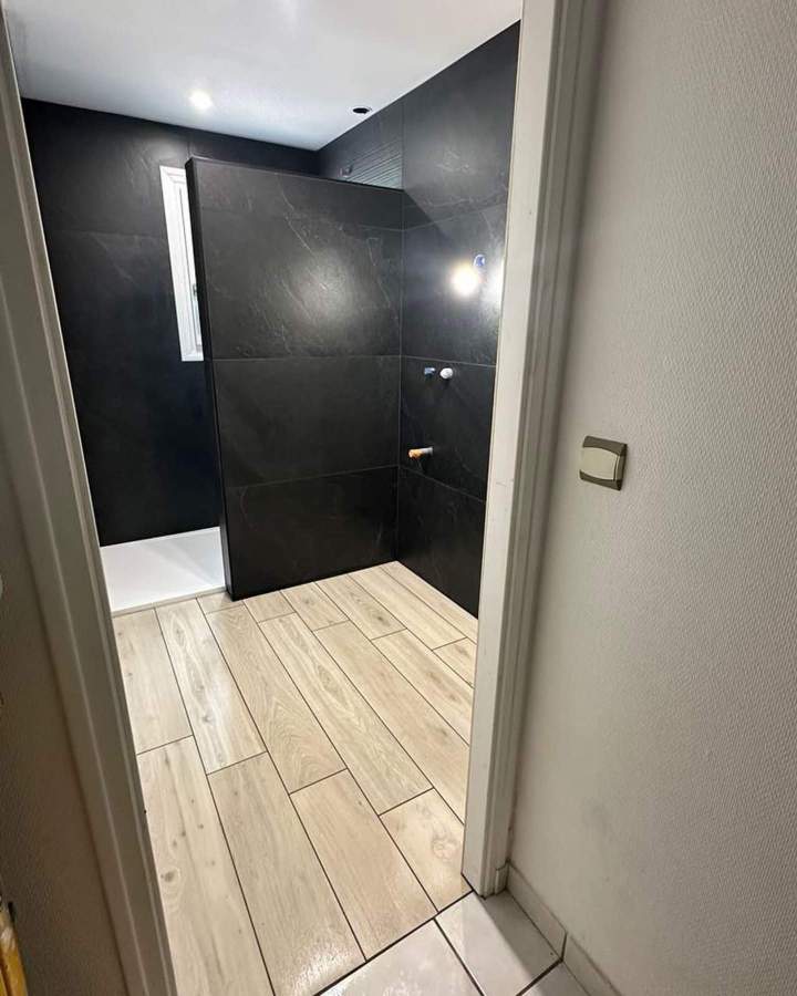 Espace douche carrelé Pont-du-Château