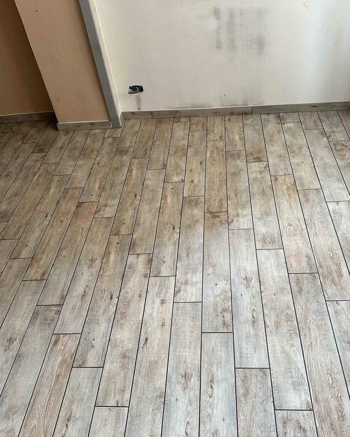 Pose de carrelage imitation bois Pont-du-Château