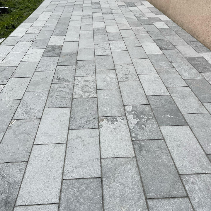 Pose de carrelage sur une terrasse Pont-du-Château